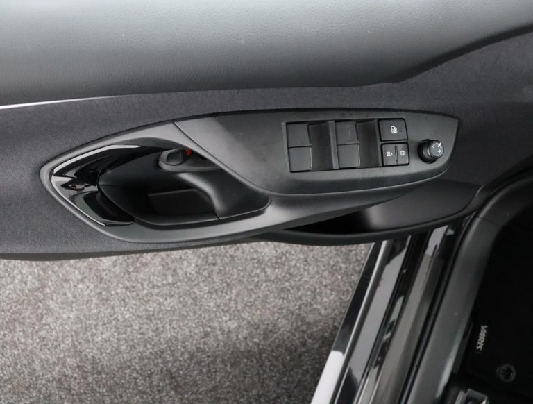 Toyota Yaris - 1.5 Hybrid 115 First Edition 25