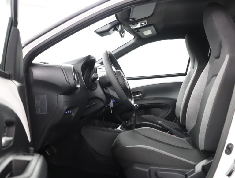 Toyota Aygo X - 1.0 VVT-i MT Play 16