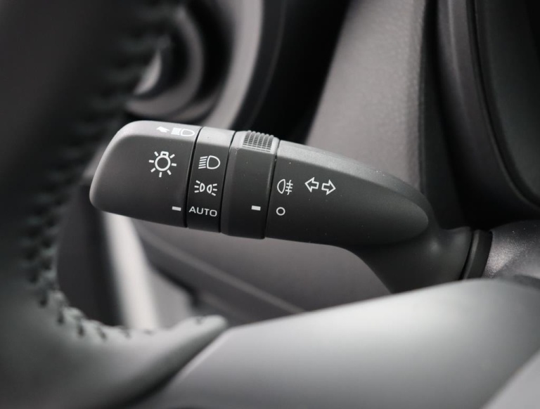 Toyota Aygo X - 1.0 VVT-i MT Play 27