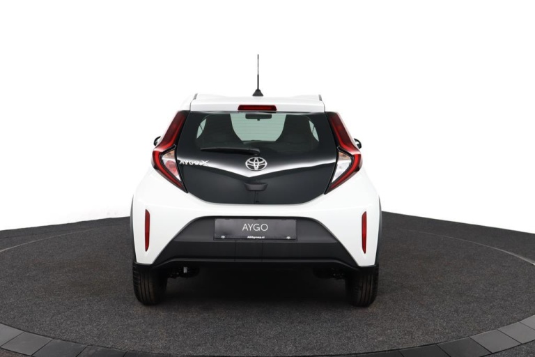 Toyota Aygo X - 1.0 VVT-i MT Play 32