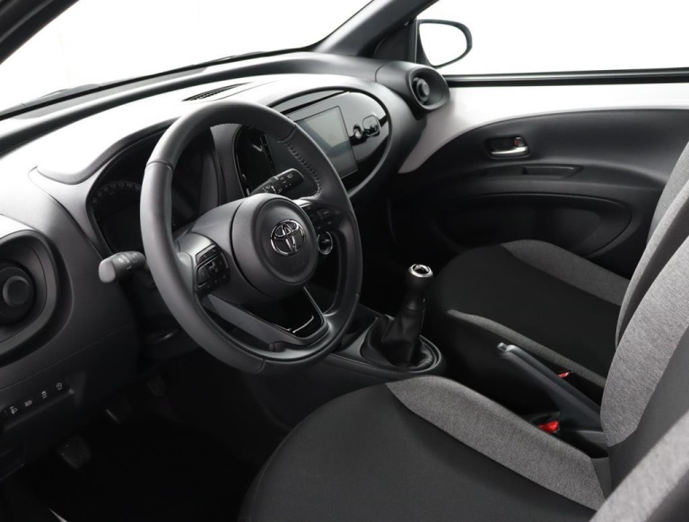Toyota Aygo X - 1.0 VVT-i MT Play 38