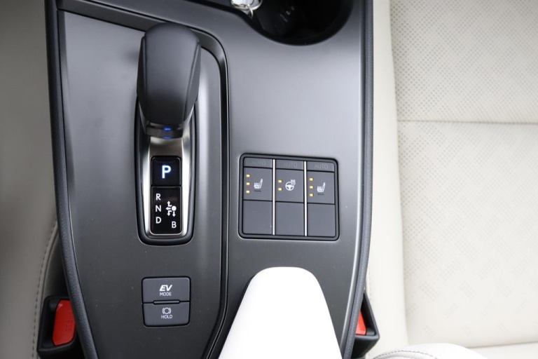 Lexus UX - 300h Luxury Line 24