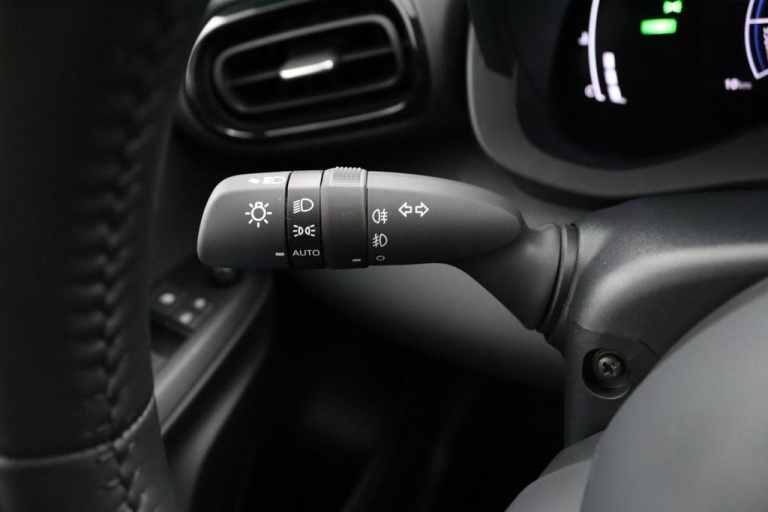 Toyota Yaris - 1.5 Hybrid 115 First Edition 30