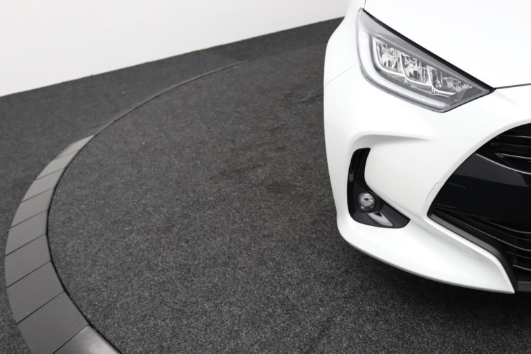 Toyota Yaris - 1.5 Hybrid 115 First Edition 35