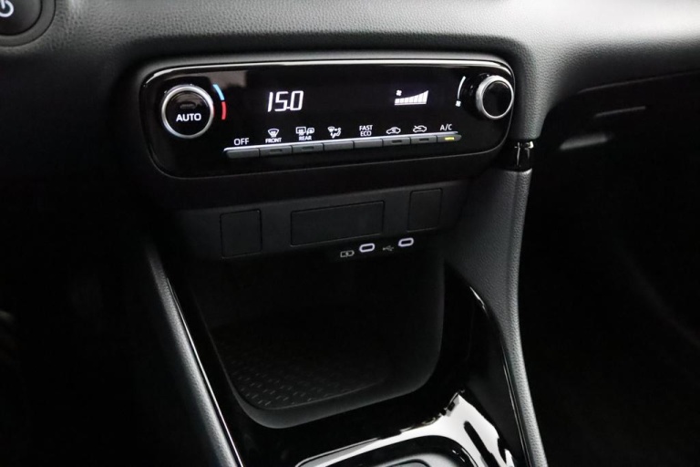 Toyota Yaris - 1.5 Hybrid 115 First Edition 7