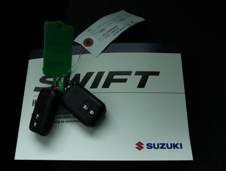 Suzuki Swift - 1.2 Style Smart Hybrid 11