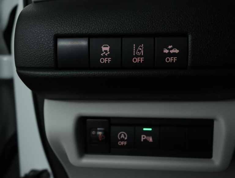 Suzuki Swift - 1.2 Style Smart Hybrid 29