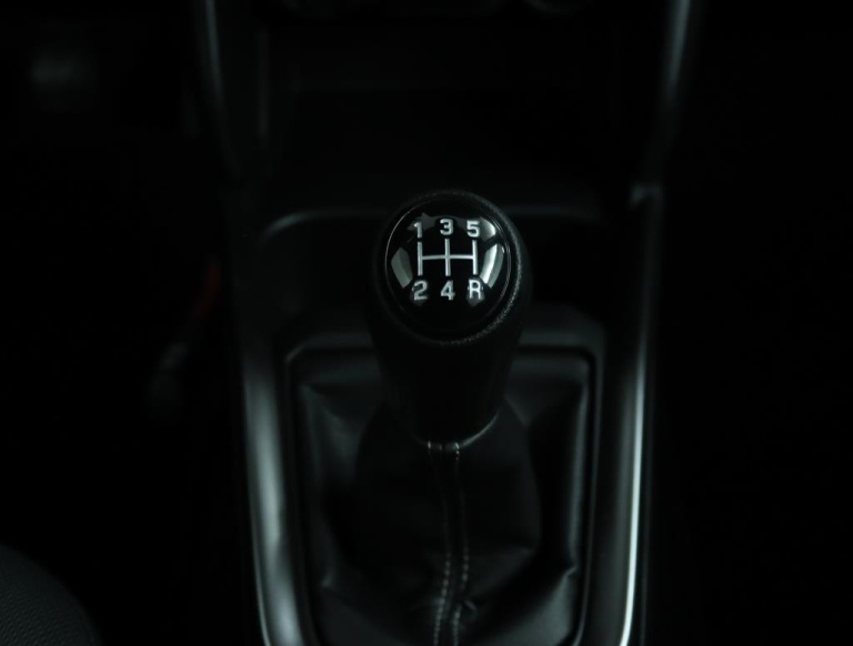 Suzuki Swift - 1.2 Style Smart Hybrid 26