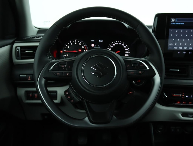 Suzuki Swift - 1.2 Style Smart Hybrid 47