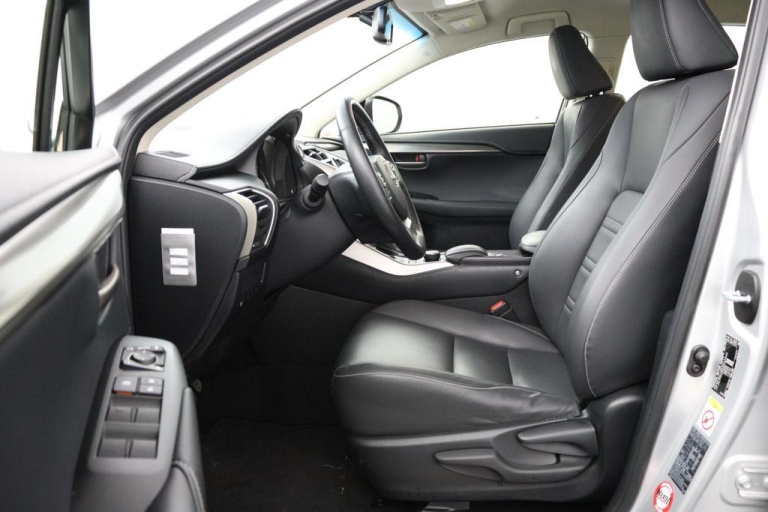 Lexus NX - 300h AWD 25th Edition 16