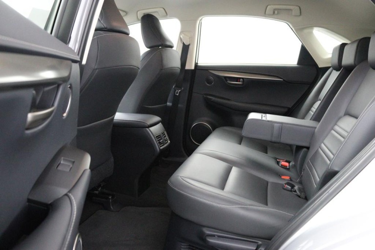 Lexus NX - 300h AWD 25th Edition 34
