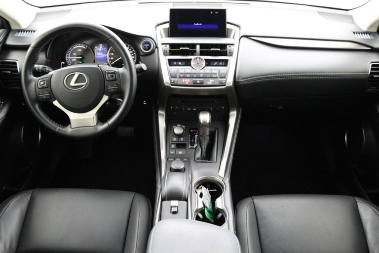 Lexus NX - 300h AWD 25th Edition 4