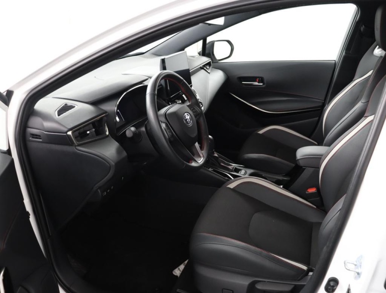 Toyota Corolla - Hybrid 140 GR Sport 16