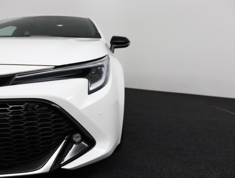 Toyota Corolla - Hybrid 140 GR Sport 33