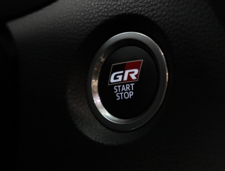 Toyota Corolla - Hybrid 140 GR Sport 38