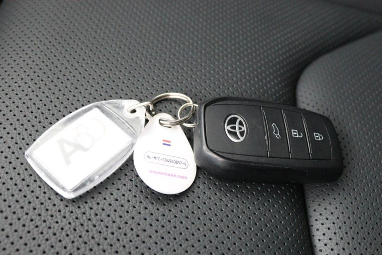 Toyota C-HR - 2.0 Plug-in Hybrid 220 Première Edition 10