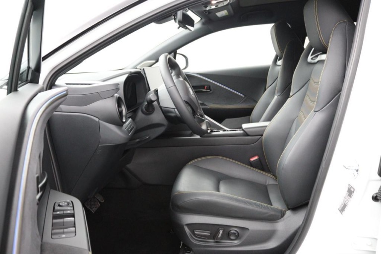 Toyota C-HR - 2.0 Plug-in Hybrid 220 Première Edition 16