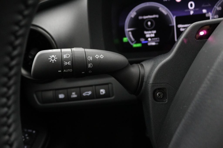 Toyota C-HR - 2.0 Plug-in Hybrid 220 Première Edition 29