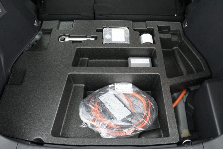 Toyota C-HR - 2.0 Plug-in Hybrid 220 Première Edition 32