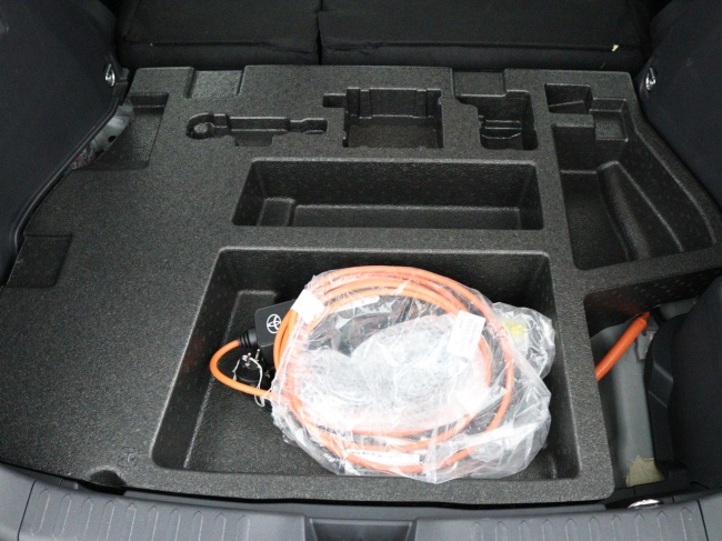 Toyota C-HR - 2.0 Plug-in Hybrid 220 Première Edition