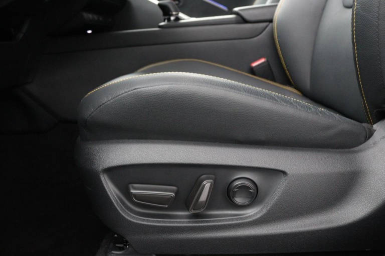 Toyota C-HR - 2.0 Plug-in Hybrid 220 Première Edition 38