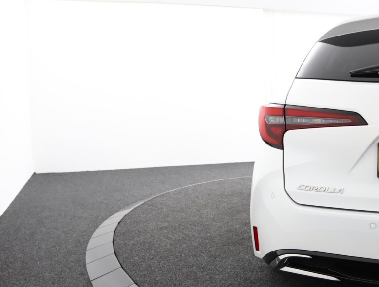 Toyota Corolla Touring Sports - Hybrid 140 Business Plus 36