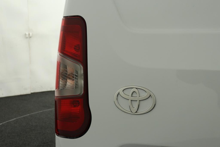 Toyota PROACE CITY - 1.5 D-4D Challenger + 11
