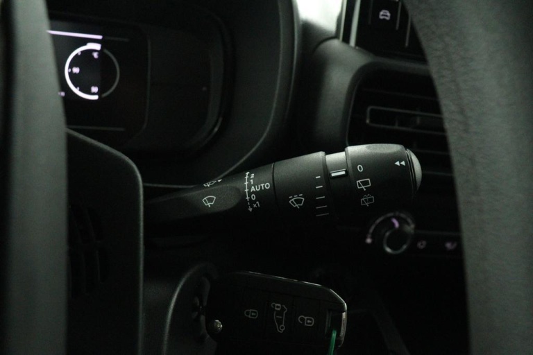 Toyota PROACE CITY - 1.5 D-4D Challenger + 27