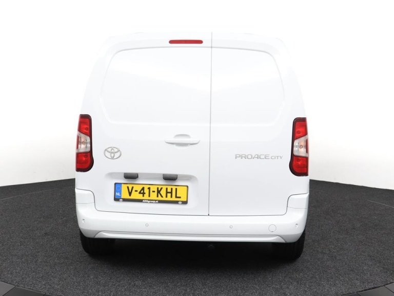 Toyota PROACE CITY - 1.5 D-4D Challenger + 9