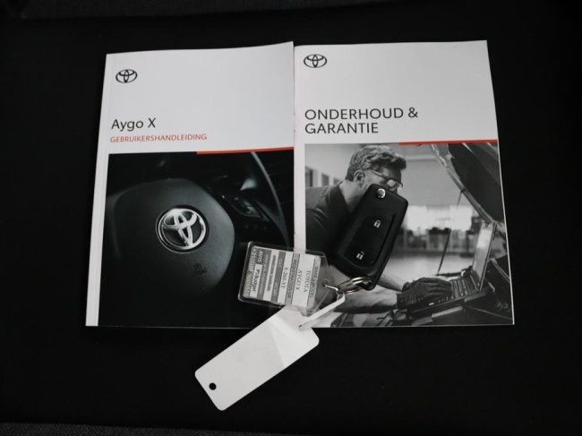 Toyota Aygo X - 1.0 VVT-i MT Play