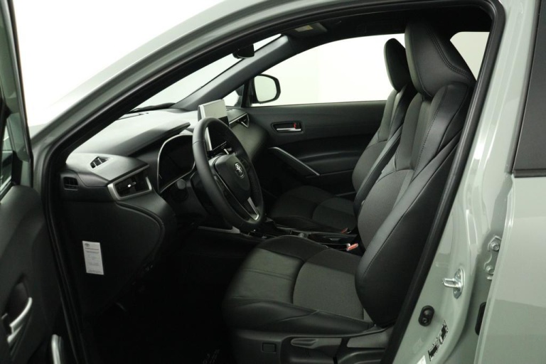 Toyota Corolla Cross - Hybrid 140 Style 17
