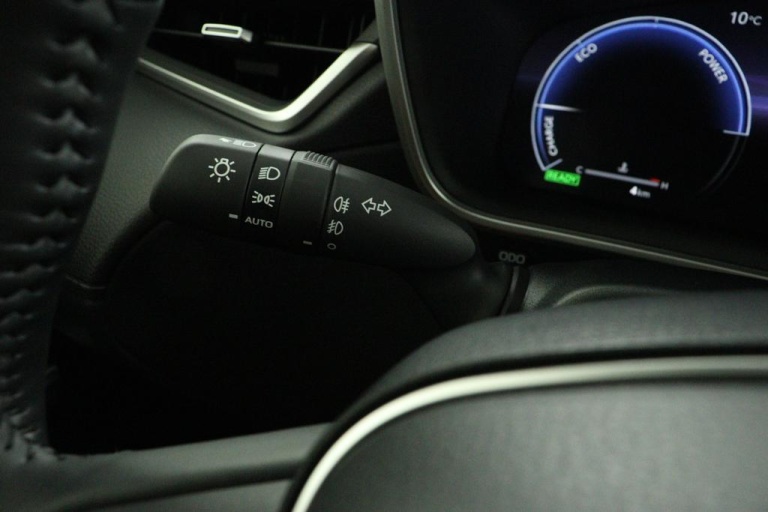 Toyota Corolla Cross - Hybrid 140 Style 29
