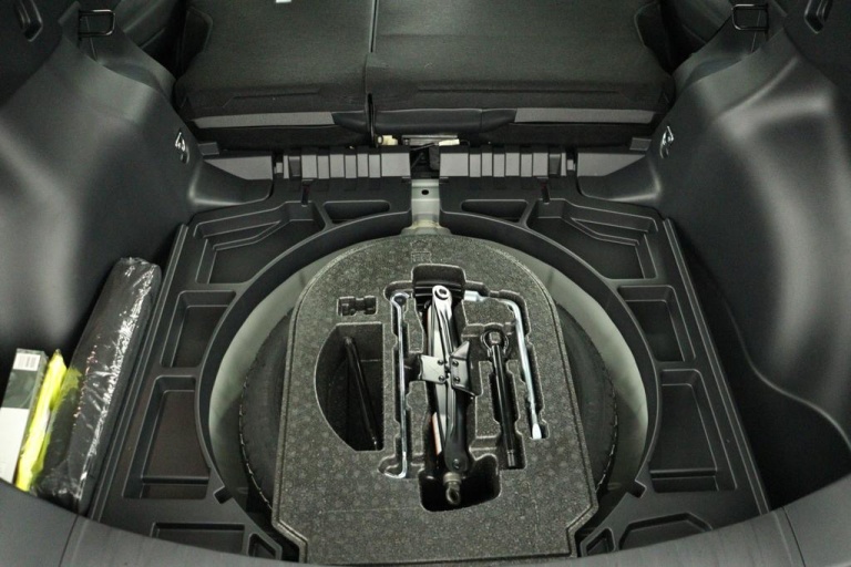 Toyota Corolla Cross - Hybrid 140 Style 32