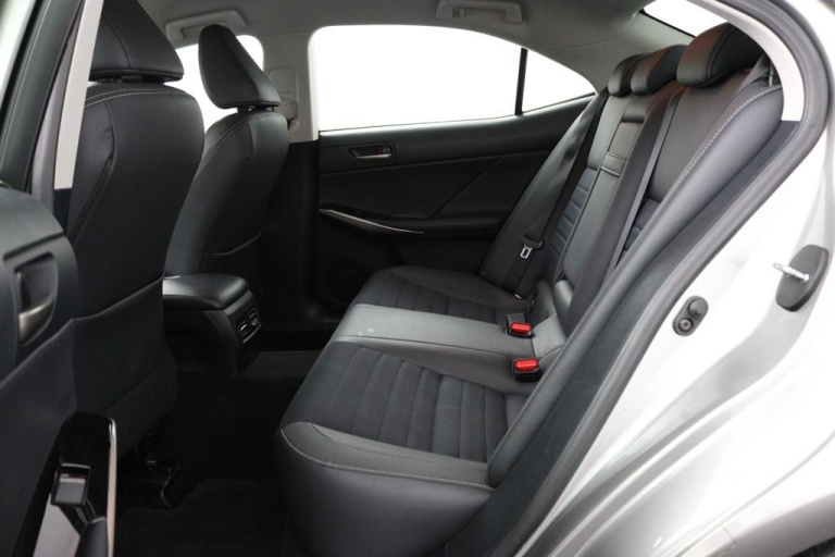 Lexus IS - 300h Hybrid Business Line 18