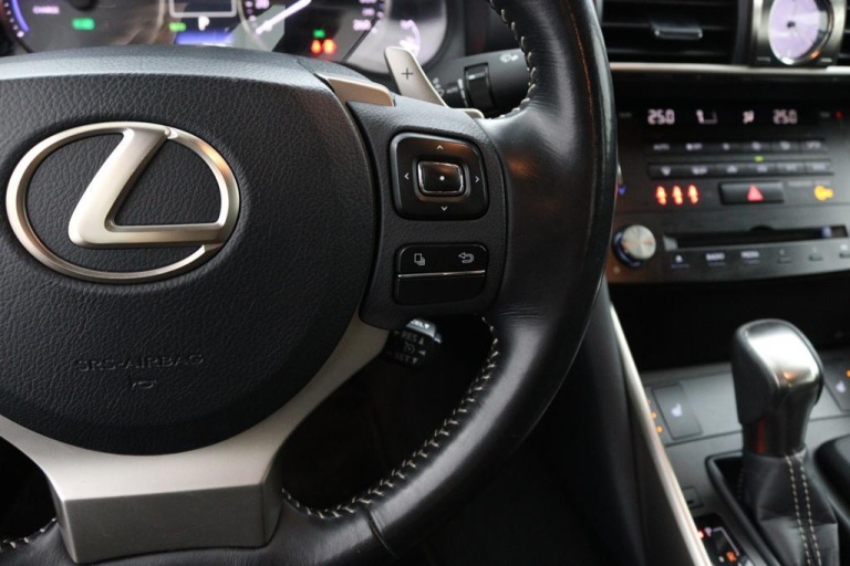 Lexus IS - 300h Hybrid Business Line 21