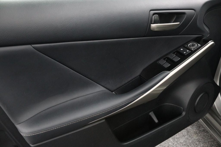 Lexus IS - 300h Hybrid Business Line 25