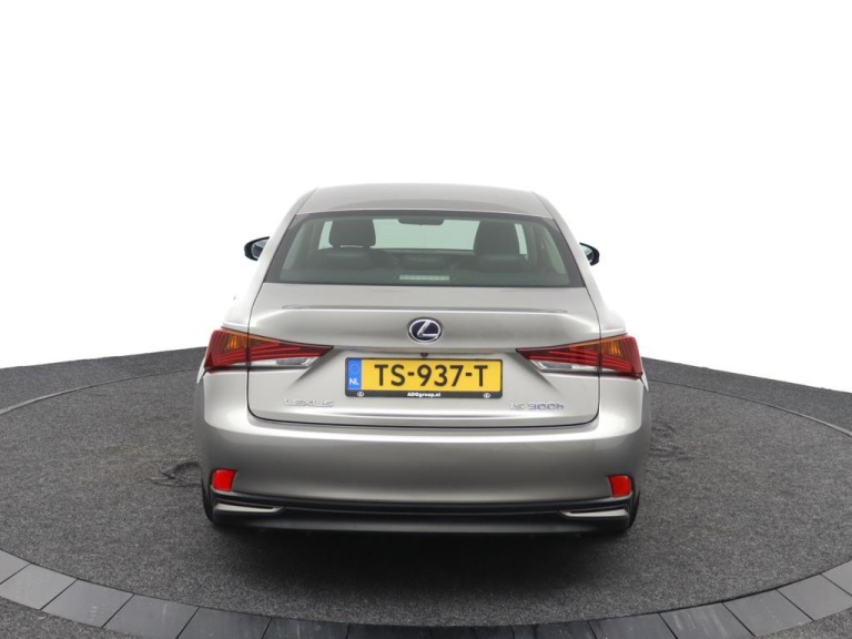 Lexus IS - 300h Hybrid Business Line 32