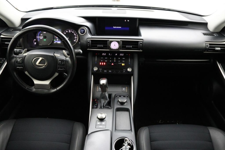 Lexus IS - 300h Hybrid Business Line 4