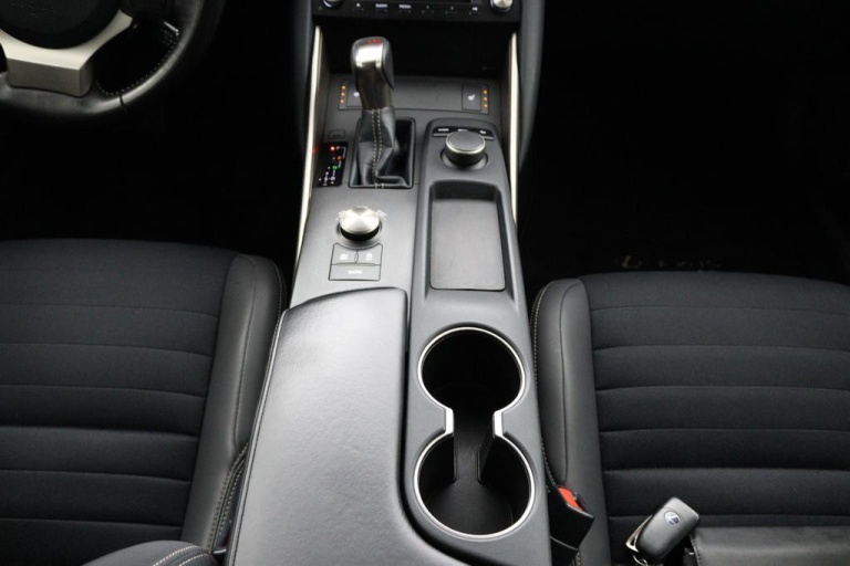 Lexus IS - 300h Hybrid Business Line 40
