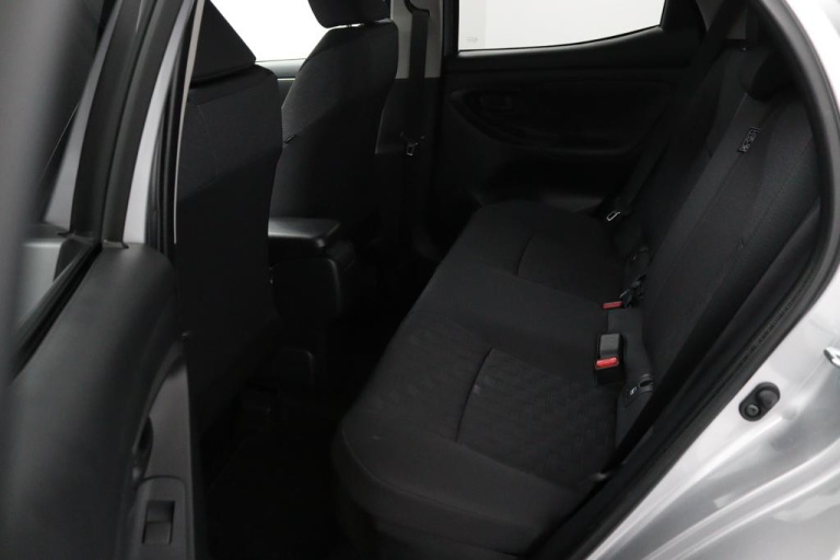 Toyota Yaris - 1.5 Hybrid 115 First Edition 12