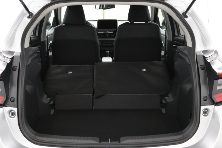 Toyota Yaris - 1.5 Hybrid 115 First Edition 28