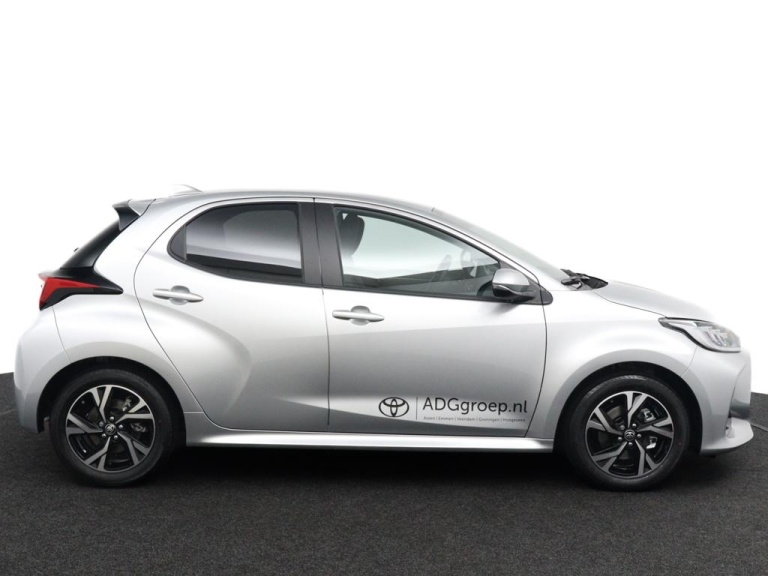 Toyota Yaris - 1.5 Hybrid 115 First Edition 6