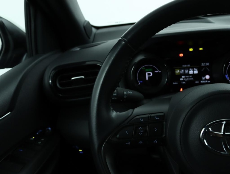 Toyota Yaris - 1.5 Hybrid Executive 19