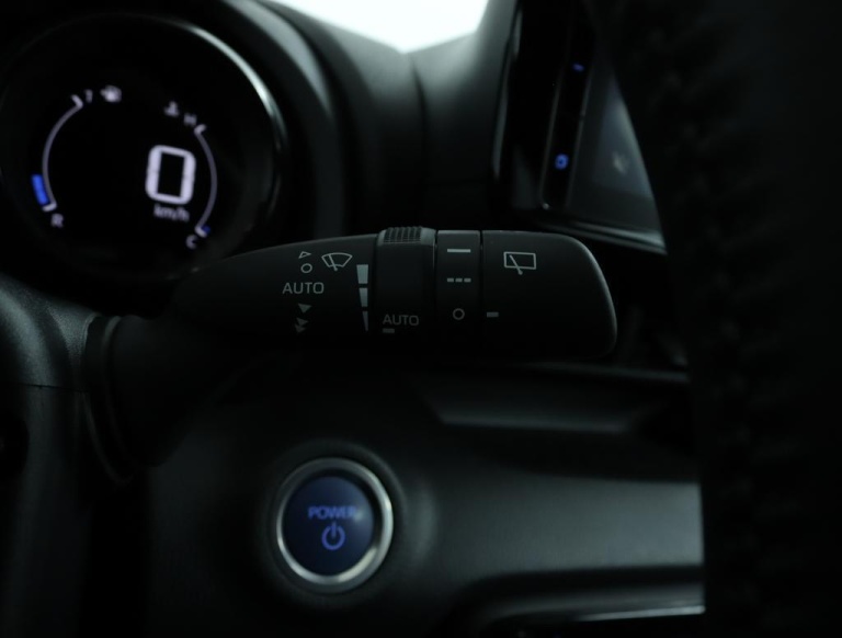 Toyota Yaris - 1.5 Hybrid Executive 31