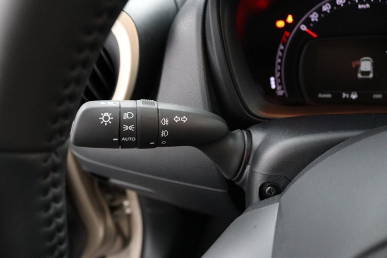 Toyota Aygo X - 1.0 VVT-i MT Pulse 28