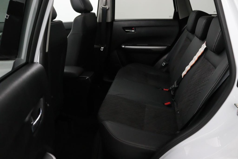 Suzuki Vitara - 1.0 Boosterjet Stijl 18
