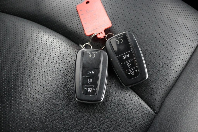Toyota Prius - 1.8 Plug-in Executive 11