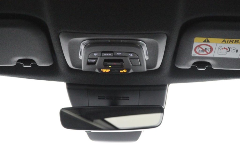 Toyota Corolla Cross - 2.0 High Power Hybrid First Edition 32