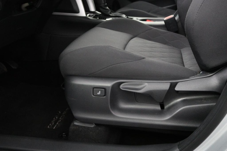 Toyota Corolla Cross - 2.0 High Power Hybrid First Edition 37