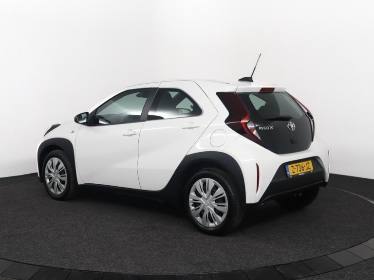 Toyota Aygo X - 1.0 VVT-i MT Play 12
